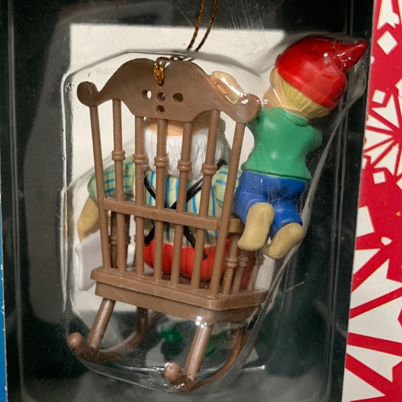 Rocking chair Santa ornament - Picture 3 of 6